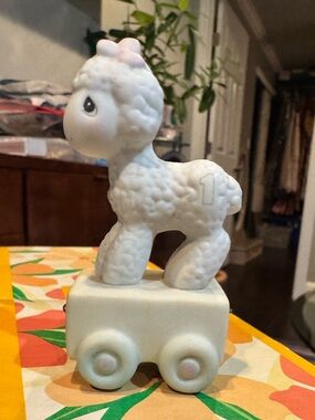 VINTAGE 1985 PRECIOUS MOMENTS HAPPY BIRTHDAY LITTLE LAMB FIGURINE